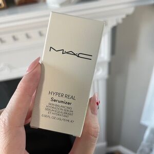 MAC Cosmetics Hyper Real Serumizer